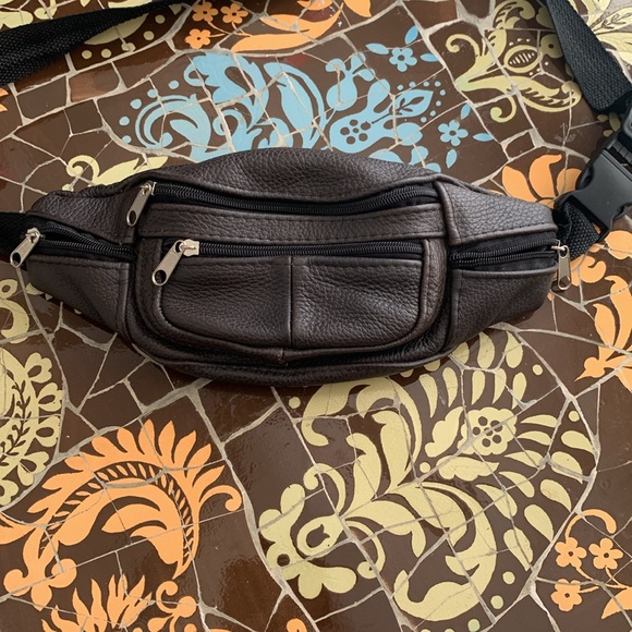 LEATHER Multi-Pocket Fanny Pack - Picture 2 of 7